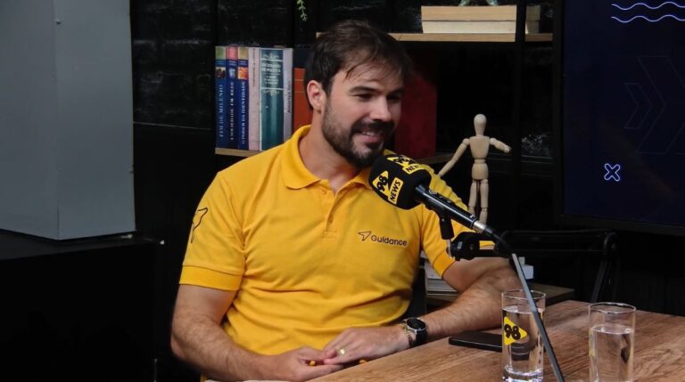 Sua empresa usa a IA como ferramenta ou estratégia de negócio? Geraldo Franciscani explica no Conecta News