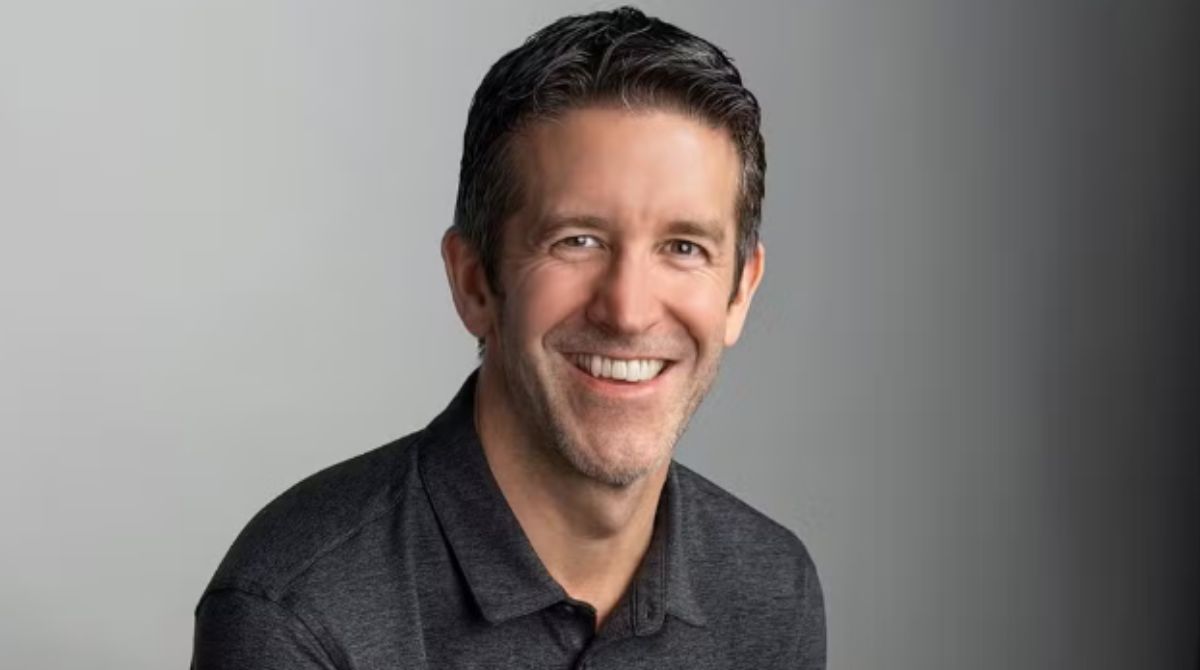 Com 25 anos de casa, John Ternus assume a Apple com foco em hardware e inovação. (Foto: Divulgação/Apple)