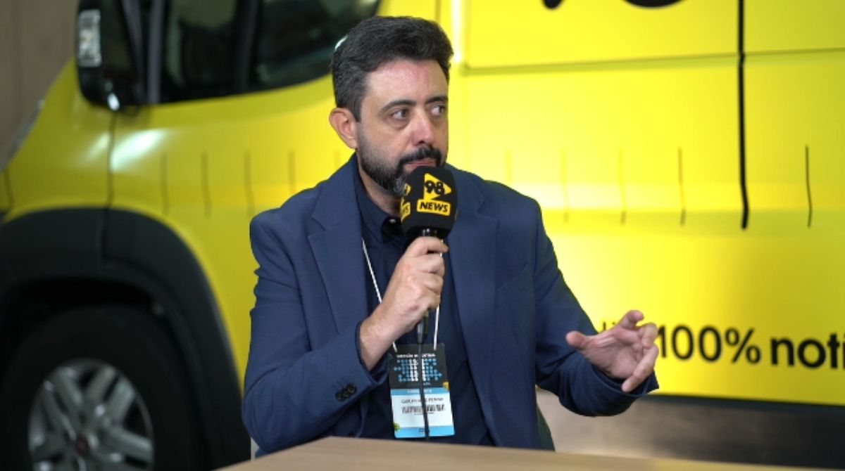 Guilherme Pena, do SESI, detalha as mudanças na NR-01 na 8ª Edição do Imersão Indústria. (Foto: Reprodução)