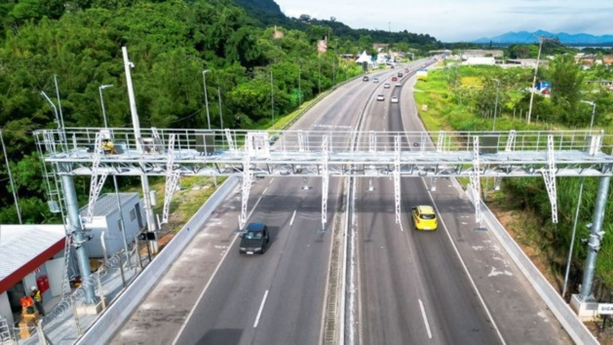 foto mostra sistema de pedágio free flow