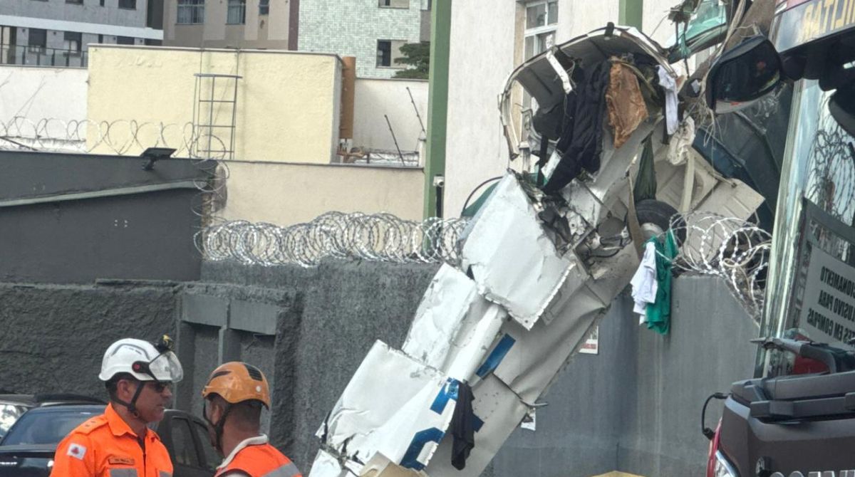 Acidente aconteceu por volta de meio-dia no bairro Silveira, na região Nordeste de Belo Horizonte. (Foto: Divulgação/CBMG)