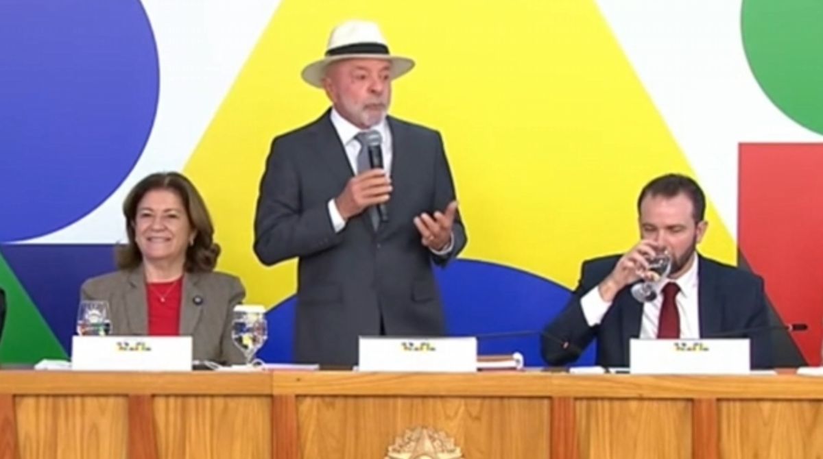 Novo Desenrola veta apostas online para beneficiários. Lula afirma que programa ajudará brasileiros a se libertarem da agiotagem. (Foto: Reprodução/YouTube/CanalGov)