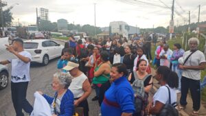 Protesto acontece no bairro Petrovale, em Betim, na Grande BH