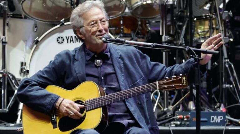 Eric Clapton abandona o palco após incidente com fã que arremessou objeto no palco. (Foto: Reprodução/Instagram/Eric Clapton)