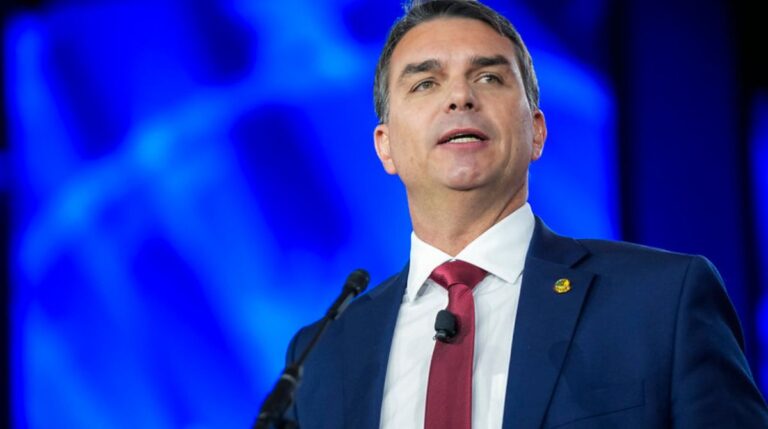 TSE restabelece filiação de Flávio Bolsonaro ao PL