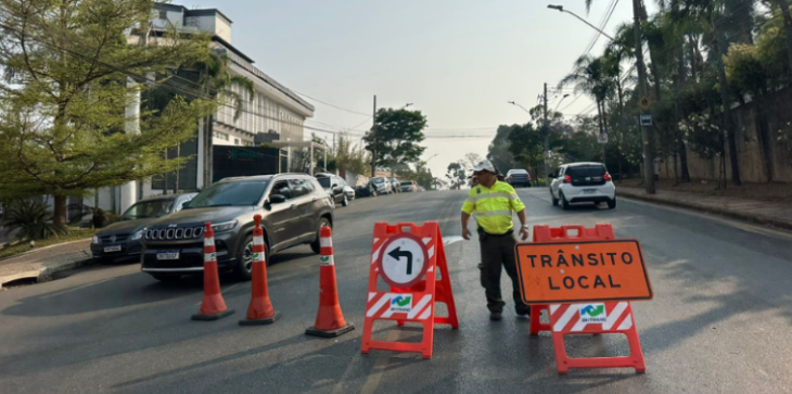 Agentes da BHTrans fazem a gestão do trânsito em BH, durante evento (PBH/Divulgação)