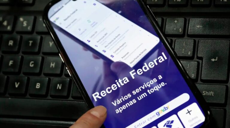 Lote recorde do Imposto de Renda paga idosos, professores e usuários do Pix nesta sexta-feira (29/5). (Foto: Bruno Peres/Agência Brasil)