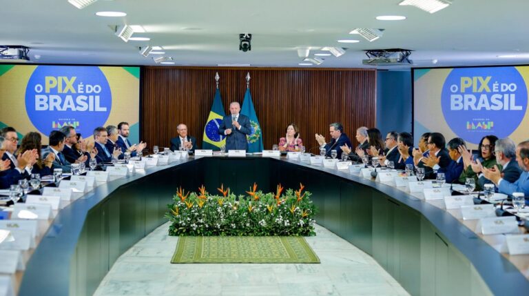 Em reunião ministerial, Lula se diz surpreso com novas taxas dos EUA e, critica a oposição. (Foto: Ricardo Stuckert/PR)