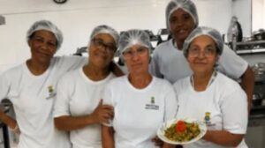 Escola do bairro Tupi fatura prêmio do FNDE com receita de ora-pro-nóbis cultivada por alunos em BH. (Foto: Reprodução/Instagram/emsebastiananovais)
