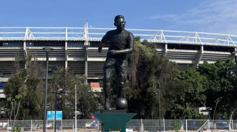 estatua pelé