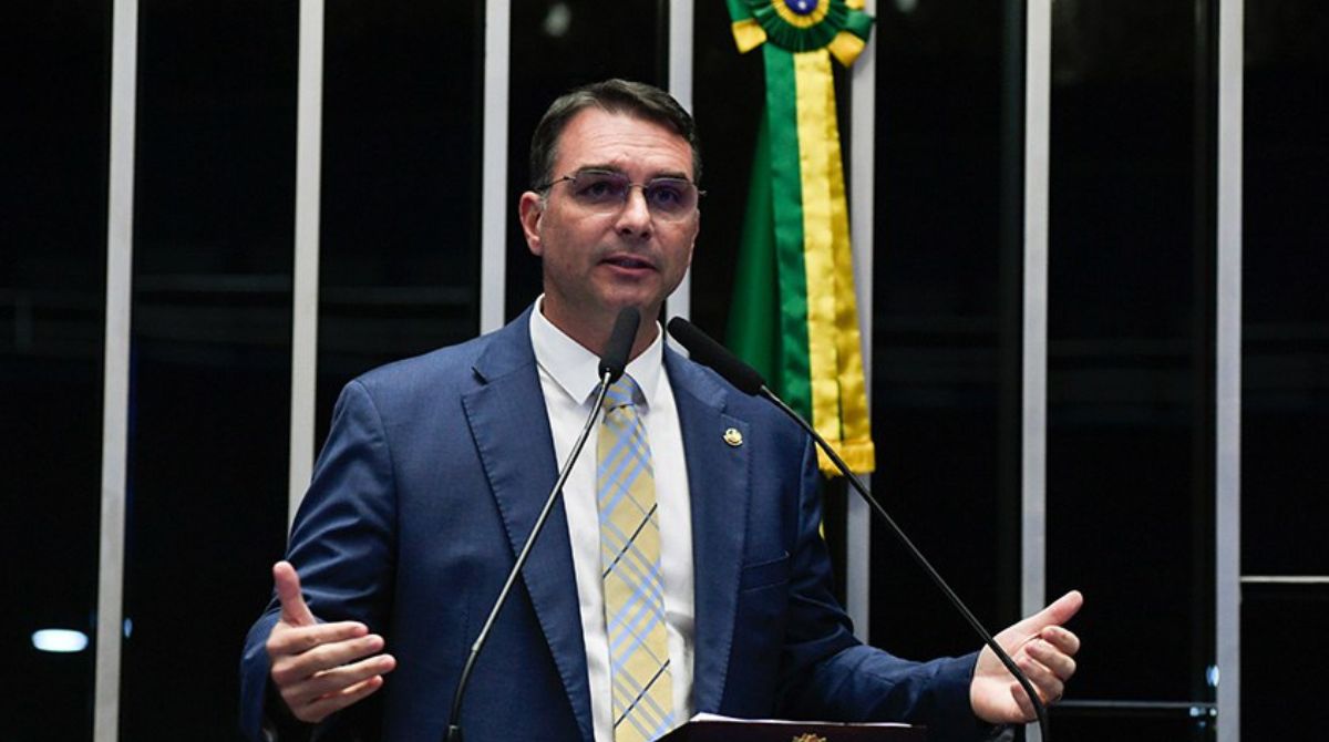Flávio Bolsonaro defendeu Neymar após piada de Lula sobre o atleta em BH. (Foto: Jefferson Rudy/Agência Senado)