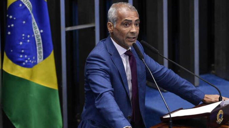 Romário diz que devolverá salário de senador durante a Copa
