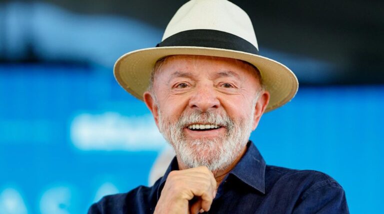 Lula chama Flávio de ‘traidor da pátria’ após senador enviar carta a Trump dizendo que tarifaço beneficia o presidente