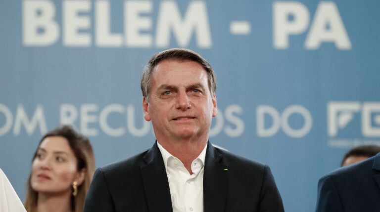 Defesa diz ao STF que Bolsonaro abre mão de arma para manter prisão domiciliar
