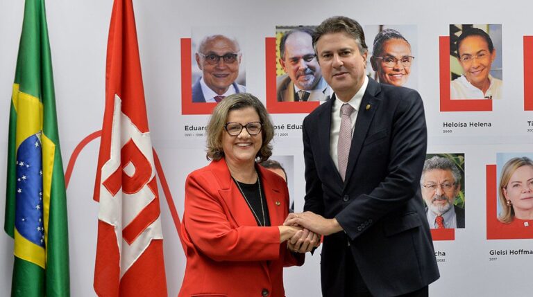 Camilo Santana substitui Teresa Leitão e assume liderança do PT no Senado