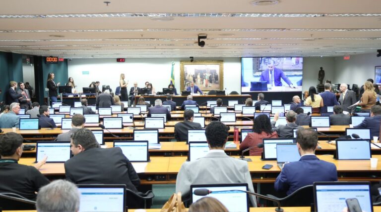 CCJ da Câmara aprova PEC que acaba com aposentadoria compulsória como punição para juízes