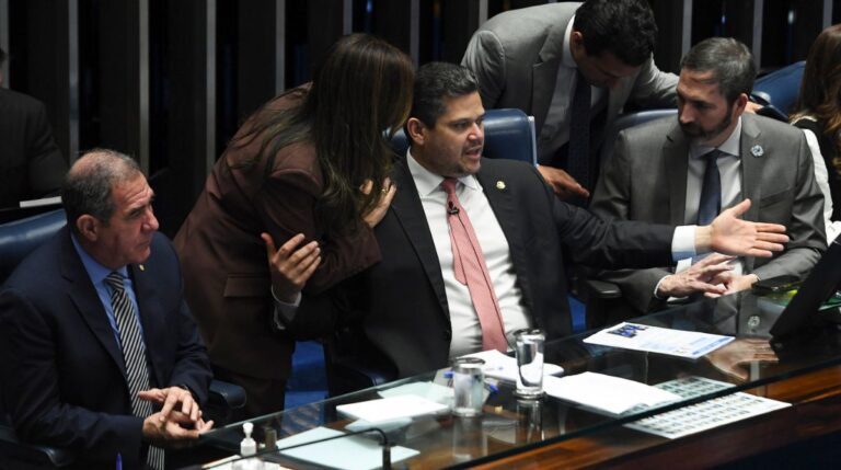 Sem acordo entre líderes, Alcolumbre cancela sessão do Congresso que analisaria vetos de Lula