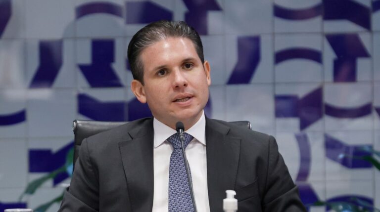 Hugo Motta reage a Dino e diz que decisão contra Valdemar é ‘indevida intervenção judicial’