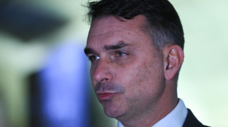 Republicanos adota neutralidade na disputa pela Presidência; Flávio minimiza impacto
