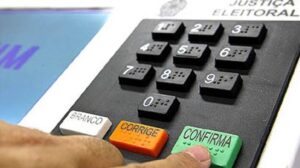 Eleitores que estiverem fora da própria cidade têm até o dia 20 de agosto para pedir voto em trânsito pela internet ou nos cartórios eleitorais. (Foto: Arquivo/Agência Brasil)