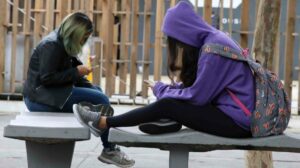 Medida inédita na União Europeia prevê a proibição de celulares nas escolas até no ensino médio e o uso de redes sociais entre jovens de até 15 anos de idade. (Foto: Rovena Rosa/Agência Brasil)