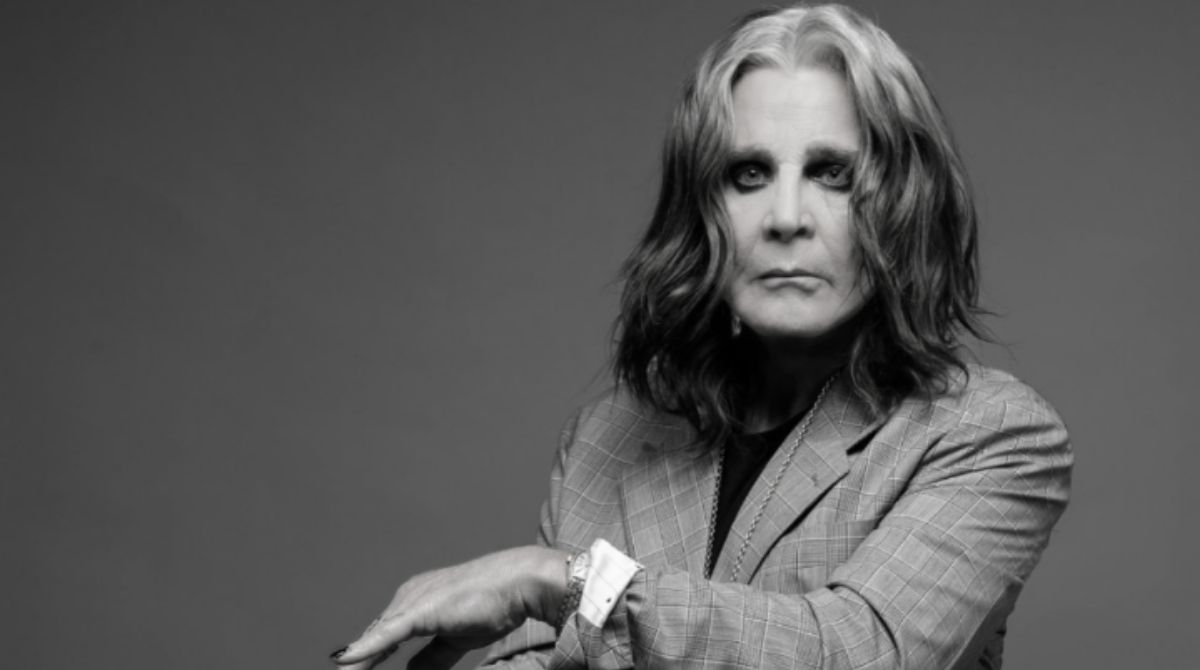 Um ano após a morte de Ozzy Osbourne, Sharon e Jack revelam avatar em IA, biografia nos cinemas e livro oficial do Black Sabbath. (Foto: Divulgação/Redes sociais)