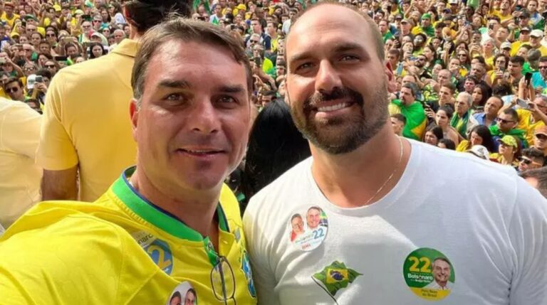 PT aciona TSE contra Flávio Bolsonaro, Eduardo e deputados do PL por ataques às urnas