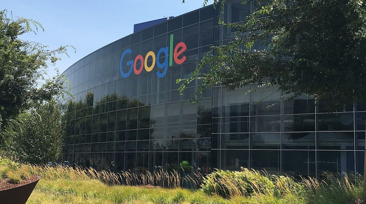 Com mais uma sanção do bloco, total de multas acumuladas pelo Google na União Europeia ultrapassa 10 bilhões de euros. (Foto: Reprodução/Redes sociais)