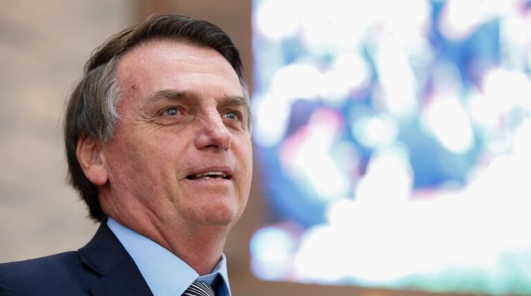Bolsonaro apresenta melhora após crise de soluços, mas segue com instabilidade no equilíbrio
