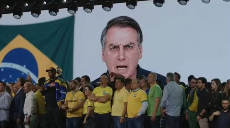 Defesa de Flávio diz ao TSE que vídeo de Bolsonaro feito por IA segue lei eleitoral
