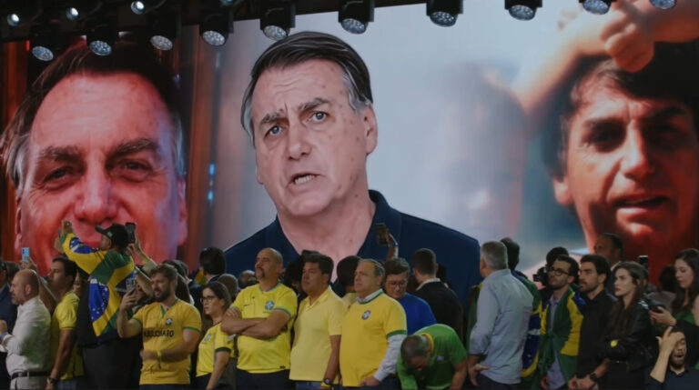 Moraes dá 48 horas para Bolsonaro informar se autorizou vídeo com IA