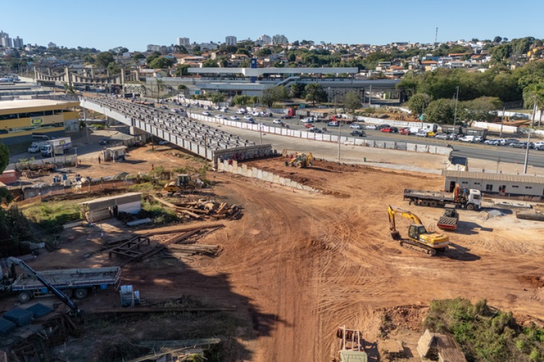 Obras na Avenida Cristiano Machado com Sebastião de Brito