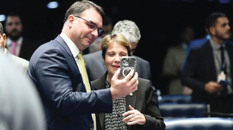 Tereza Cristina avisa a aliados que aceitou ser vice de Flávio; definição depende do aval do PP