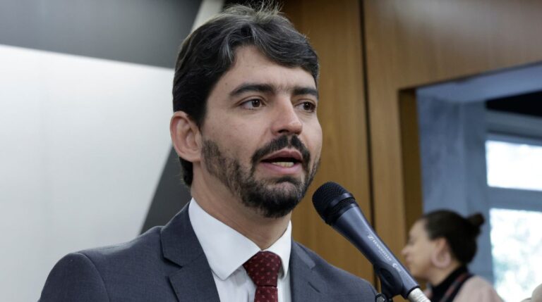 ‘Infelizmente ele escolheu outro caminho’, diz presidente do PSD sobre Marcelo Aro