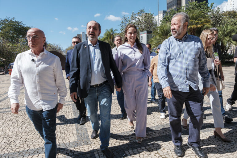 PSB e PDT iniciam conversas para aliança em torno de Alexandre Kalil ao governo de Minas