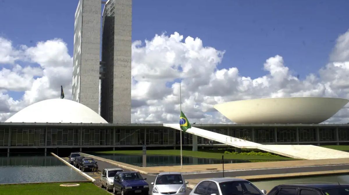 Congresso deixa definição sobre alíquotas do Imposto Seletivo e teto do Simples Nacional para o segundo semestre de 2026. (Foto: Divulgação/EBC)