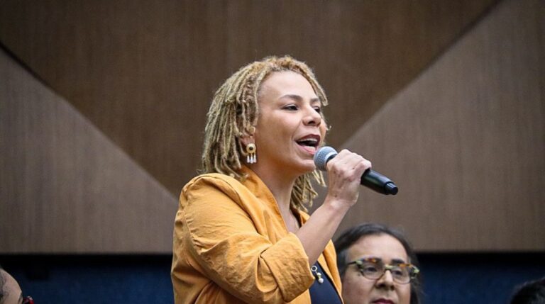 Áurea Carolina deve ocupar segunda vaga ao Senado na chapa de Patrus após reunião entre partidos
