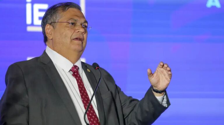 Dino aciona PF para investigar ‘emendas PIX’ após TCU apontar prejuízo de R$ 55 milhões