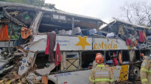 ônibus tomba petrópolis
