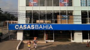 Casas Bahia entra com pedido de recuperação judicial de R$ 17,3 bilhões, mas lojas e site seguem operando. (Foto: Reprodução/Youtube)