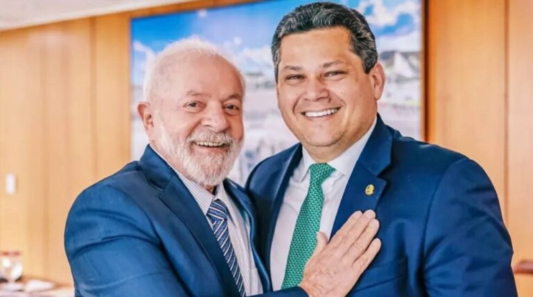 Alcolumbre e Lula visitam navio-sonda da Petrobras no Amapá após reaproximação política