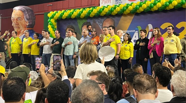 Flávio Bolsonaro diz que Roscoe é candidato ‘que dá prazer de subir no palanque’ e aposta em vitória em Minas