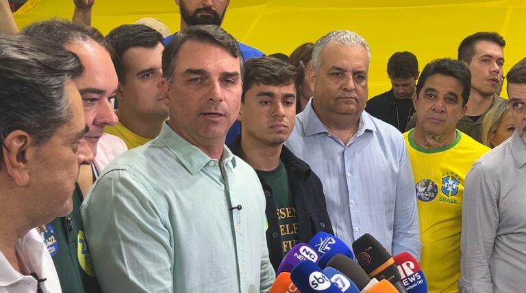 Flávio Bolsonaro promete dobrar número de presídios federais e classificar faccções criminosas como terroristas