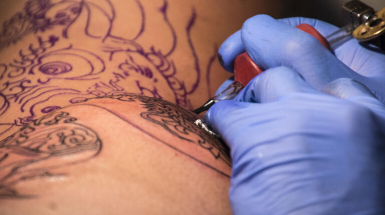 homem condenado tatuagem