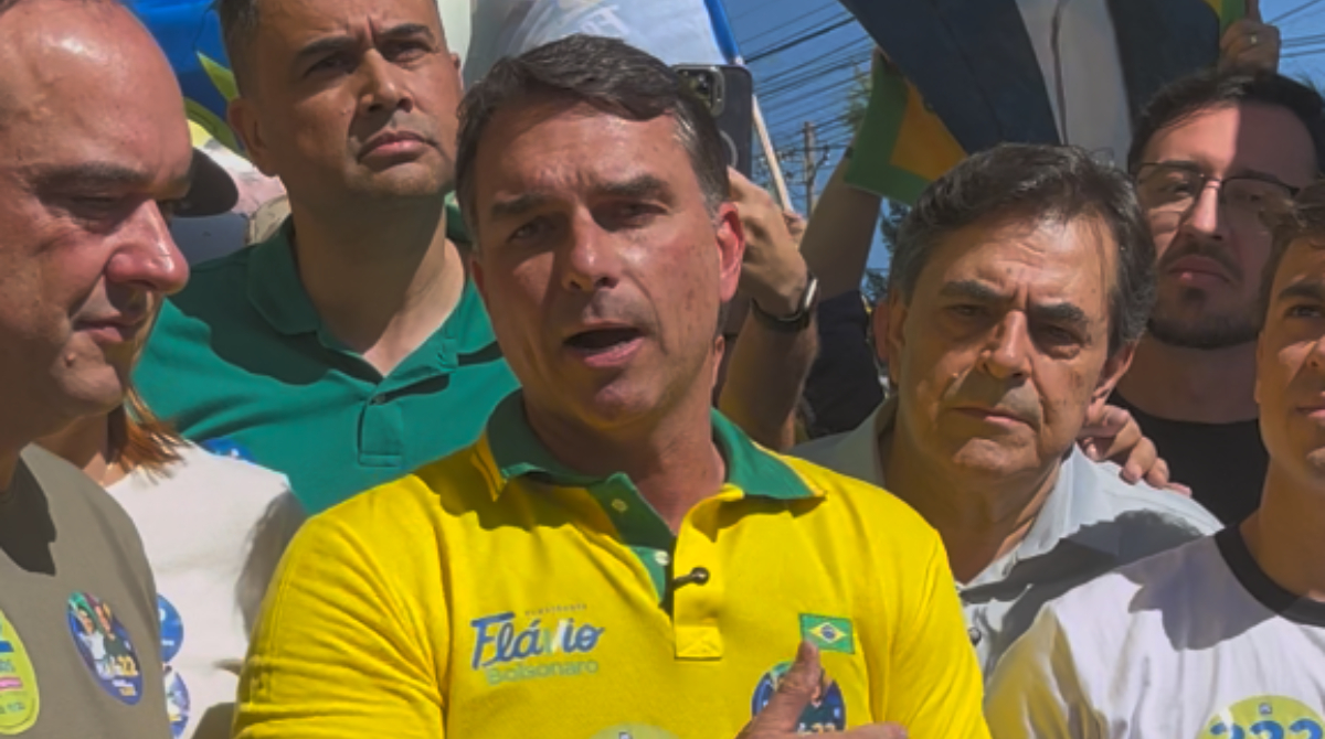 flávio bolsonaro tesouraço