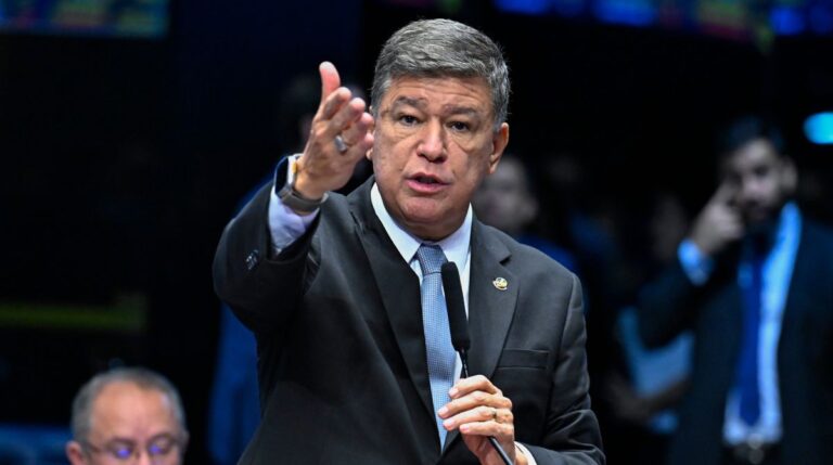 Veja os compromissos de Carlos Viana nesta segunda-feira (24)
