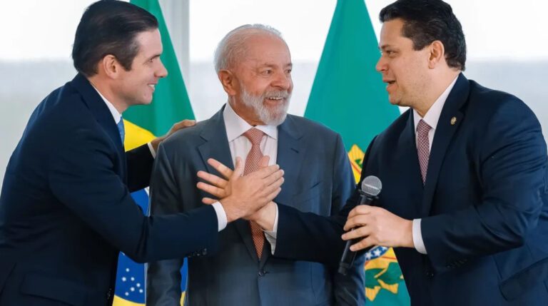 Lula se reúne com líderes do Congresso para discutir fim da escala 6×1 e taxa das blusinhas