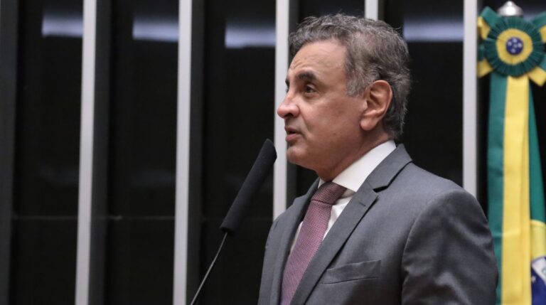 PSDB, Cidadania e PDT fazem apelo para Aécio Neves rever decisão e disputar o Senado