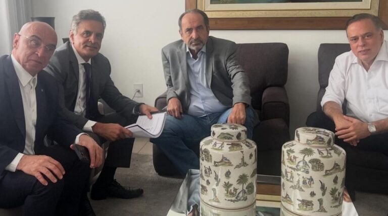 Marcelo Heringer renuncia à candidatura ao Senado e abre caminho para Aécio Neves