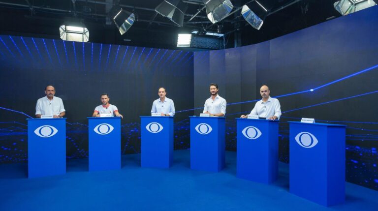 Candidatos mais bem colocados nas pesquisas já movimentam R$ 16,3 milhões em MG